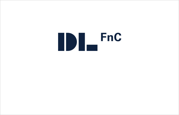 블루계열 색상의 DL FnC 로고